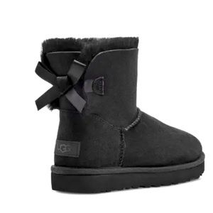 EUC UGG Bailey Bow Mini size 6 women